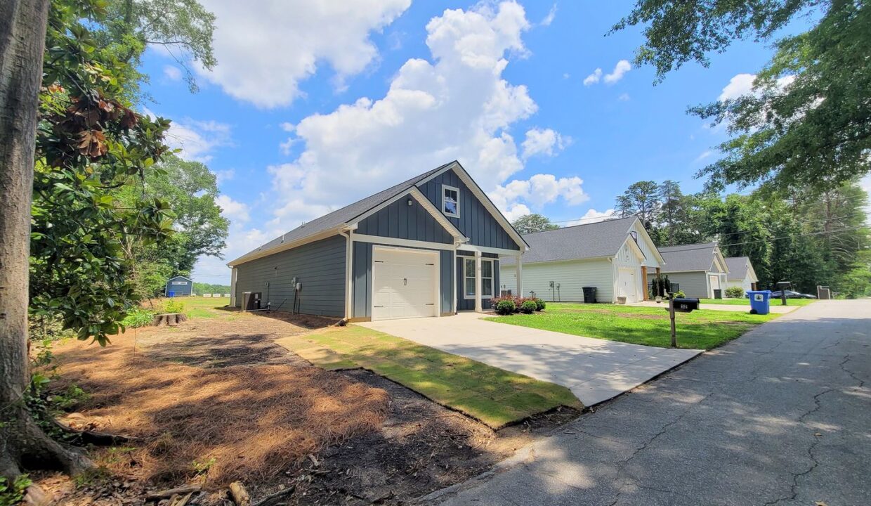 32-Shamrock-Ln-Greenville-SC-29609-26
