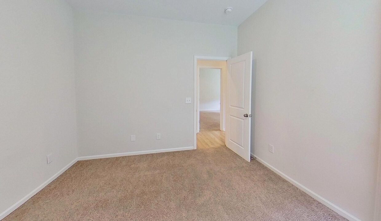 32-Shamrock-Ln-Greenville-SC-29609-31