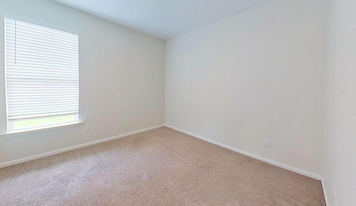 32-Shamrock-Ln-Greenville-SC-29609-33