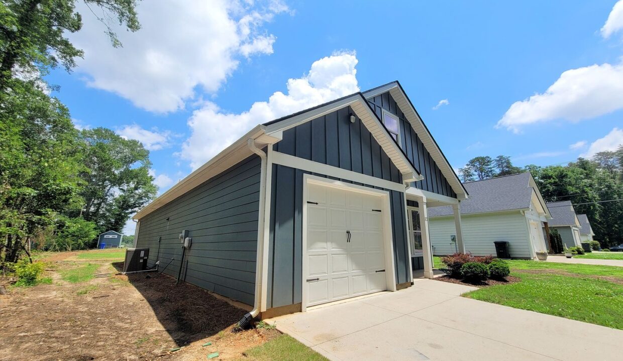 32-Shamrock-Ln-Greenville-SC-29609-38