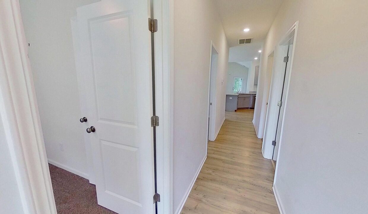 32-Shamrock-Ln-Greenville-SC-29609-40