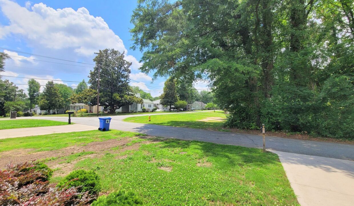 32-Shamrock-Ln-Greenville-SC-29609-6