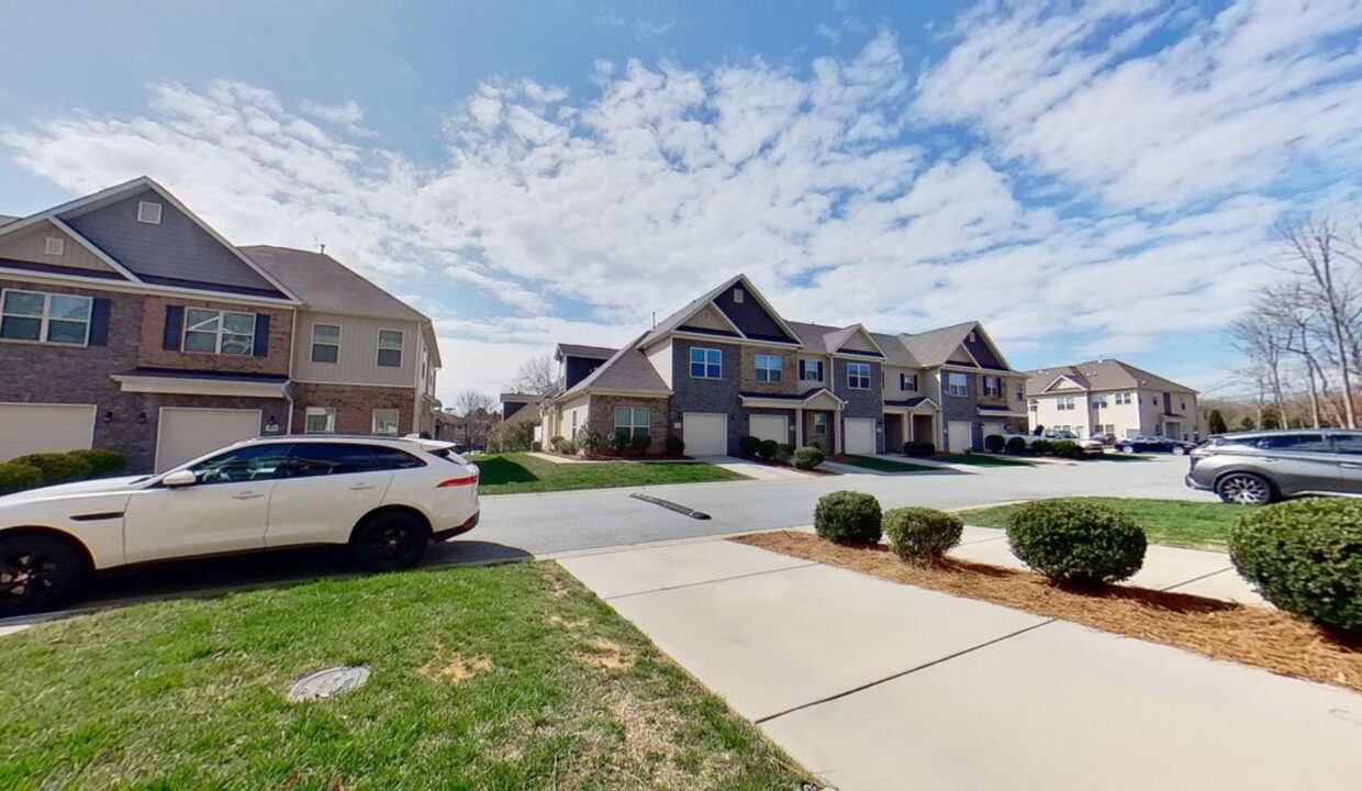 4013-Canterwood-Dr-Greensboro-NC-27410-12