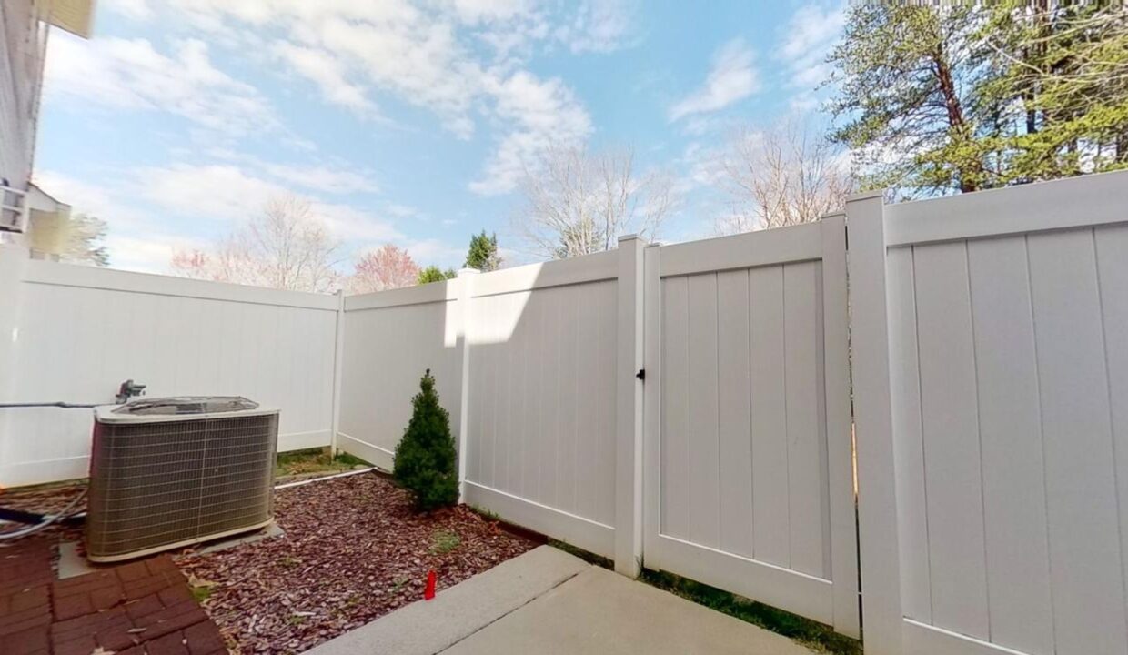 4013-Canterwood-Dr-Greensboro-NC-27410-34