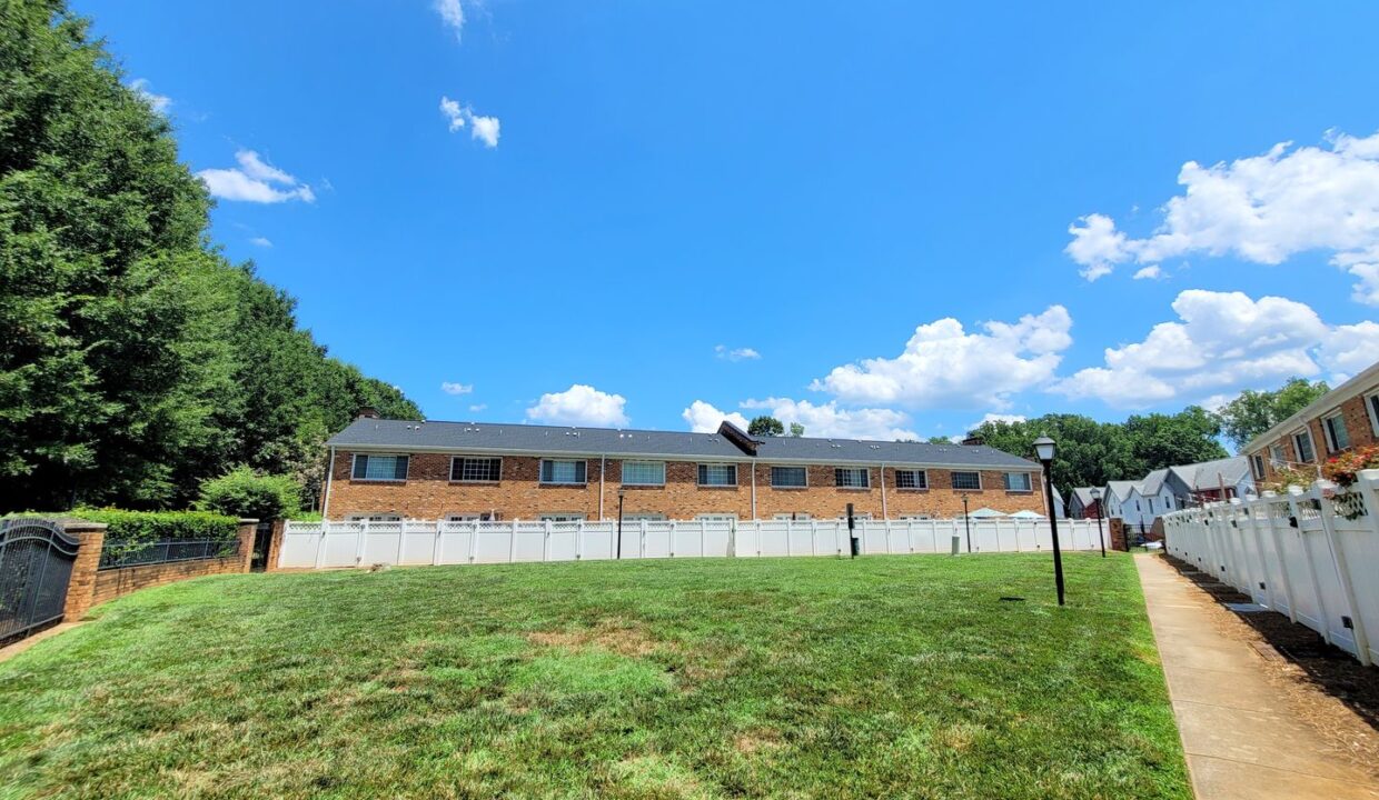 1336-Green-Oaks-Ln-E-Charlotte-NC-28205-12