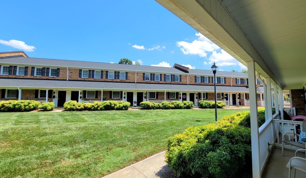 1336-Green-Oaks-Ln-E-Charlotte-NC-28205-15