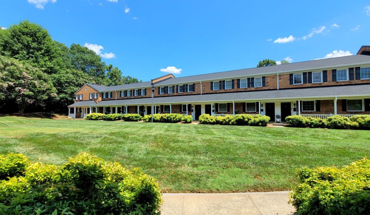 1336-Green-Oaks-Ln-E-Charlotte-NC-28205-16