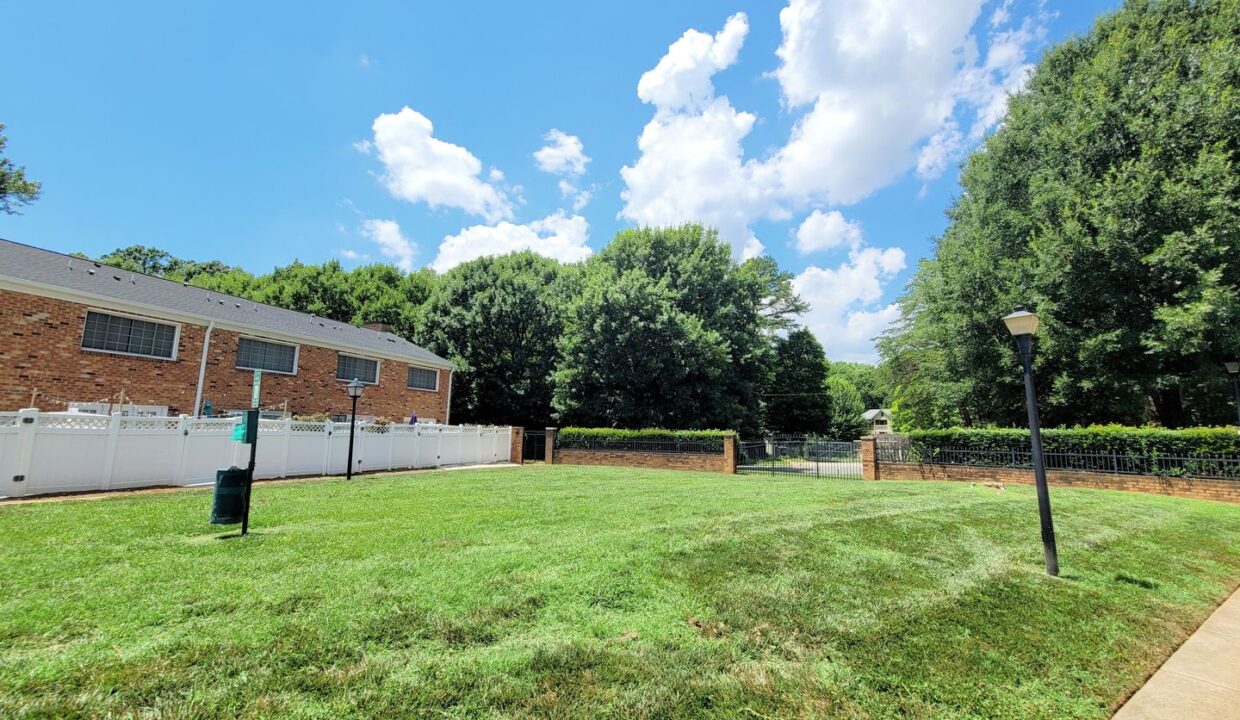 1336-Green-Oaks-Ln-E-Charlotte-NC-28205-17