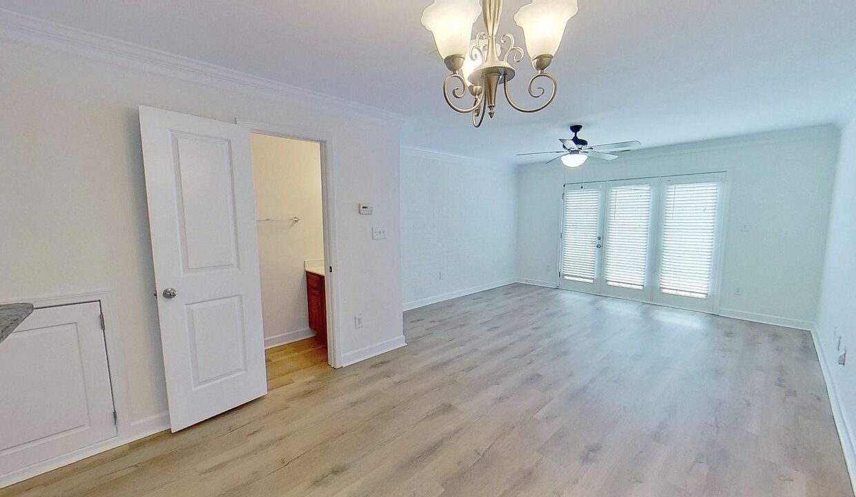1336-Green-Oaks-Ln-E-Charlotte-NC-28205-18
