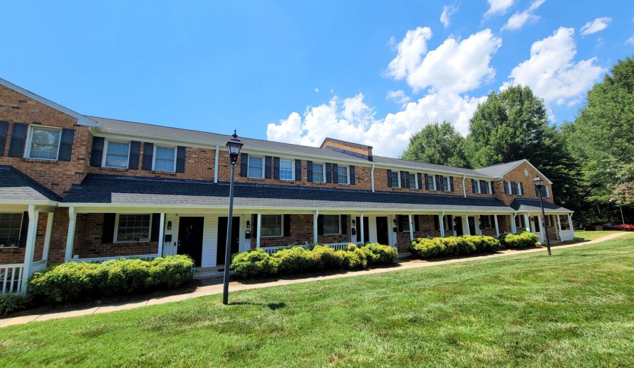 1336-Green-Oaks-Ln-E-Charlotte-NC-28205-8