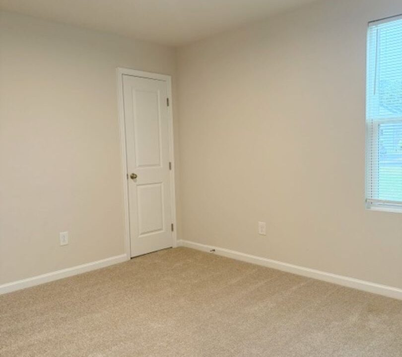 1514-Gutter-Branch-Dr-Charlotte-NC-28216-10