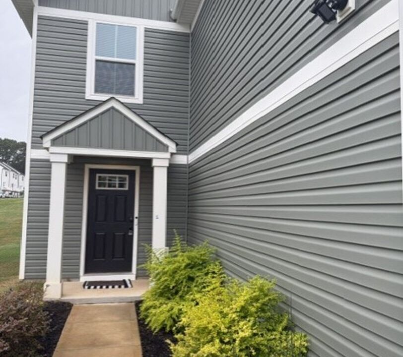 1514-Gutter-Branch-Dr-Charlotte-NC-28216-17