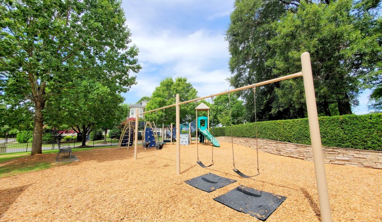 17011-Hedgerow-Park-Rd-Charlotte-NC-28277-43