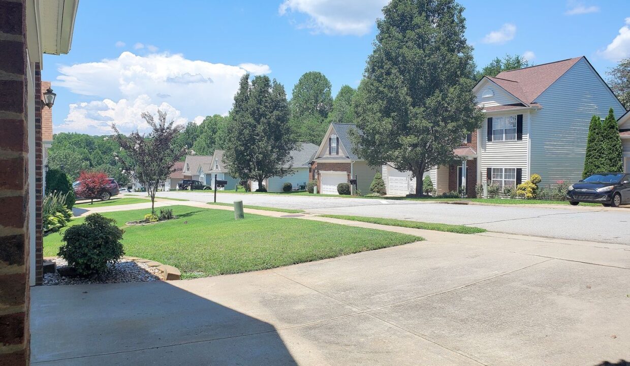 21-War-Admiral-Way-Greenville-SC-29617-11