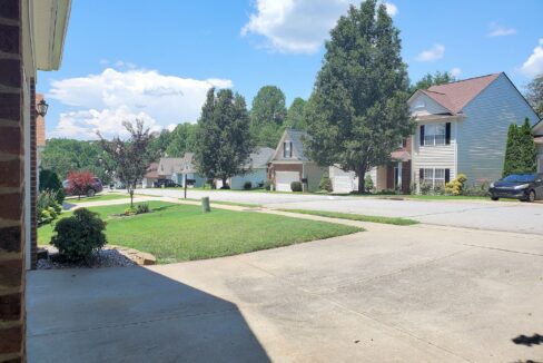 21-War-Admiral-Way-Greenville-SC-29617-11