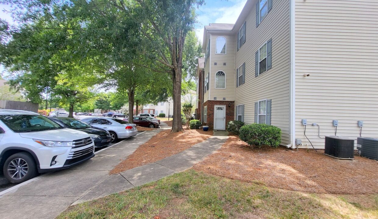 3709-Morris-Farm-Dr-3A-Greensboro-NC-27409-24
