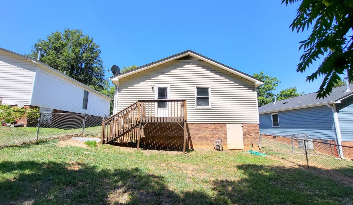 4006-Coltrain-Rd-A-Greensboro-NC-27455-11