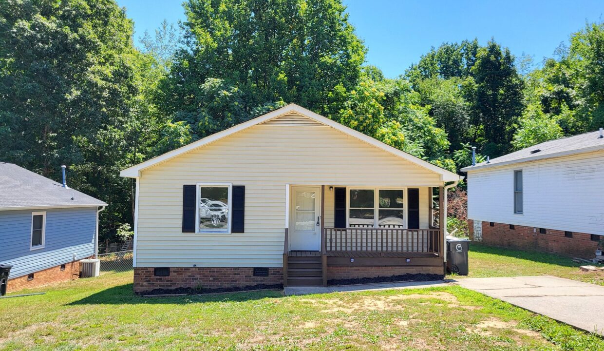 4006-Coltrain-Rd-A-Greensboro-NC-27455-17