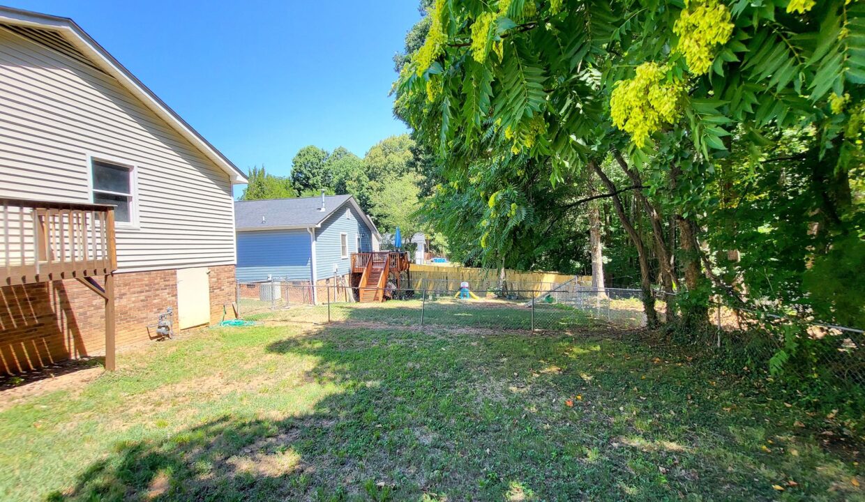 4006-Coltrain-Rd-A-Greensboro-NC-27455-23