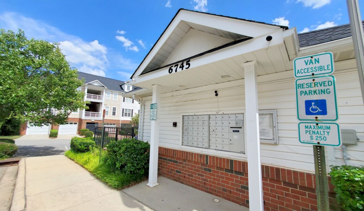 6712-Mallard-Park-Dr-Charlotte-NC-28262-14
