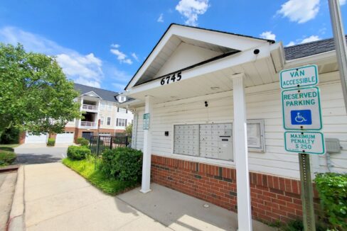 6712-Mallard-Park-Dr-Charlotte-NC-28262-14
