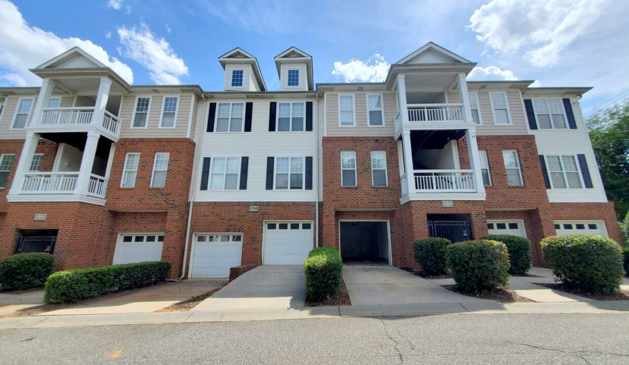 6712-Mallard-Park-Dr-Charlotte-NC-28262-21