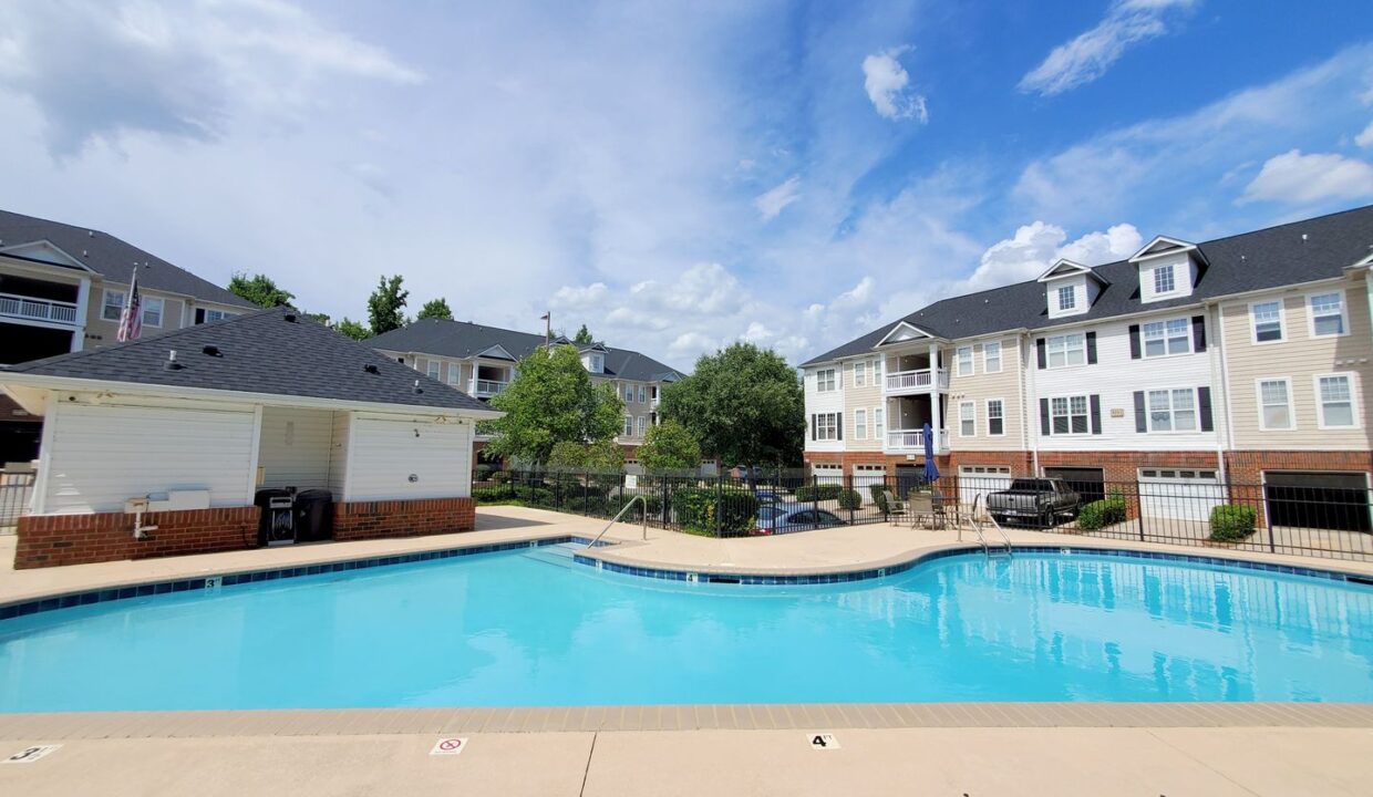 6712-Mallard-Park-Dr-Charlotte-NC-28262-23