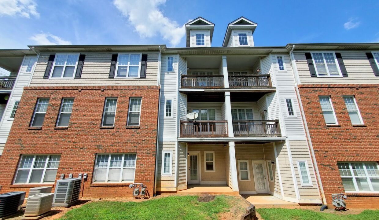 6712-Mallard-Park-Dr-Charlotte-NC-28262-24