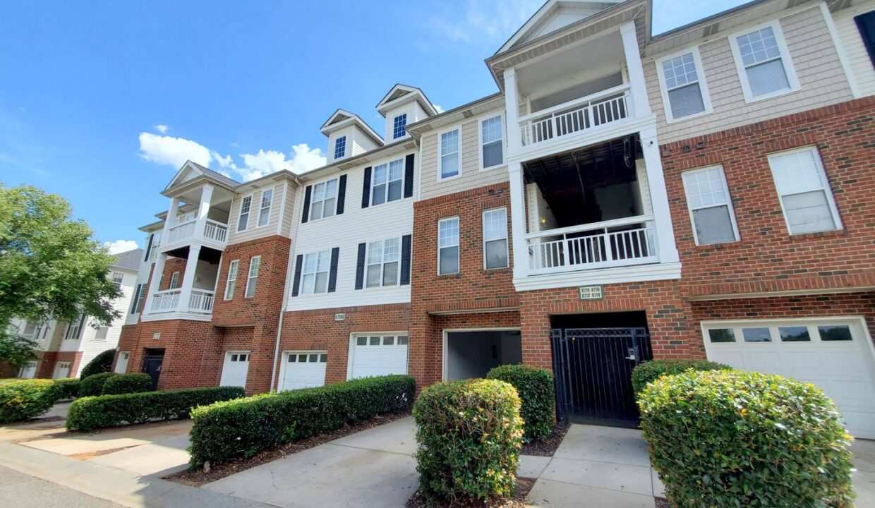 6712-Mallard-Park-Dr-Charlotte-NC-28262-5