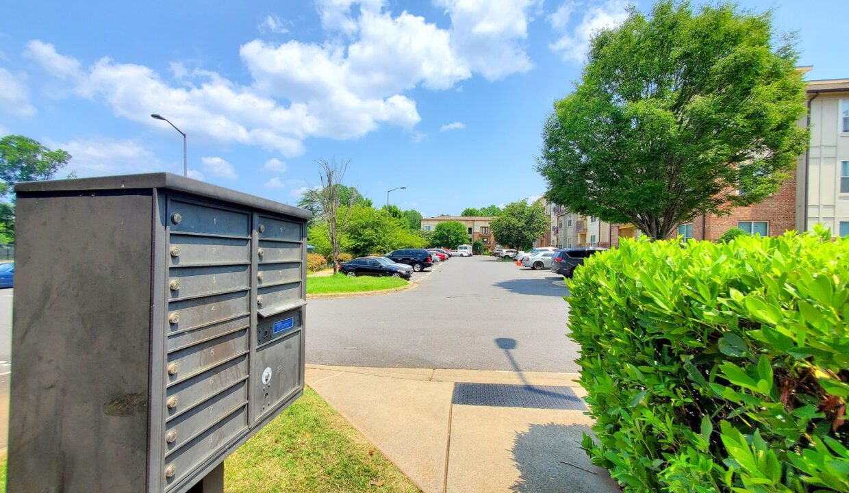 827-Seigle-Point-Dr-Charlotte-NC-28204-33