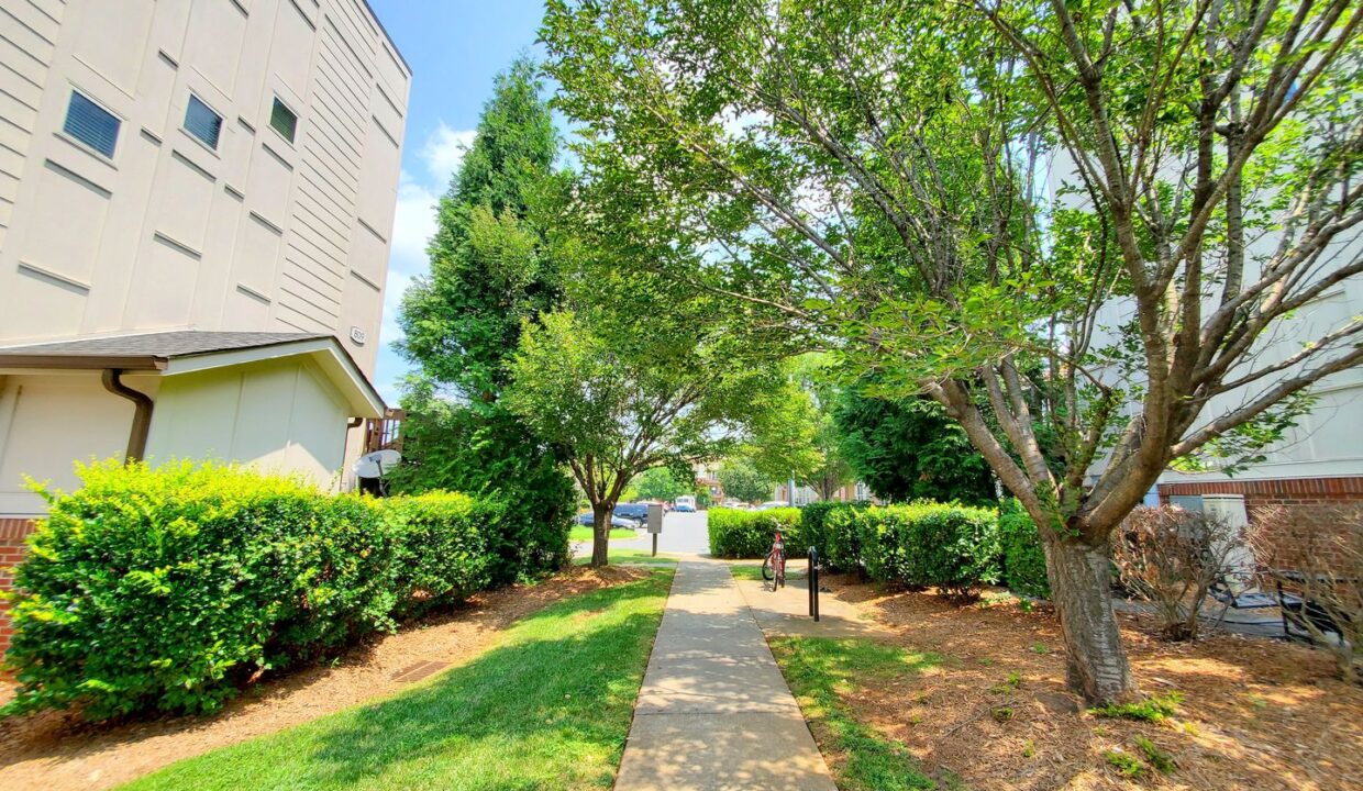 827-Seigle-Point-Dr-Charlotte-NC-28204-41
