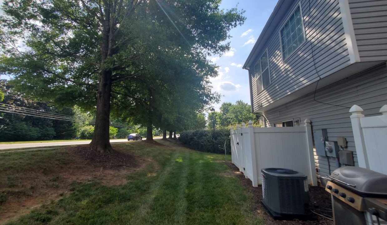 8955-Gerren-Ct-Charlotte-NC-28217-10