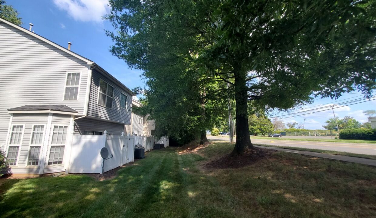 8955-Gerren-Ct-Charlotte-NC-28217-20