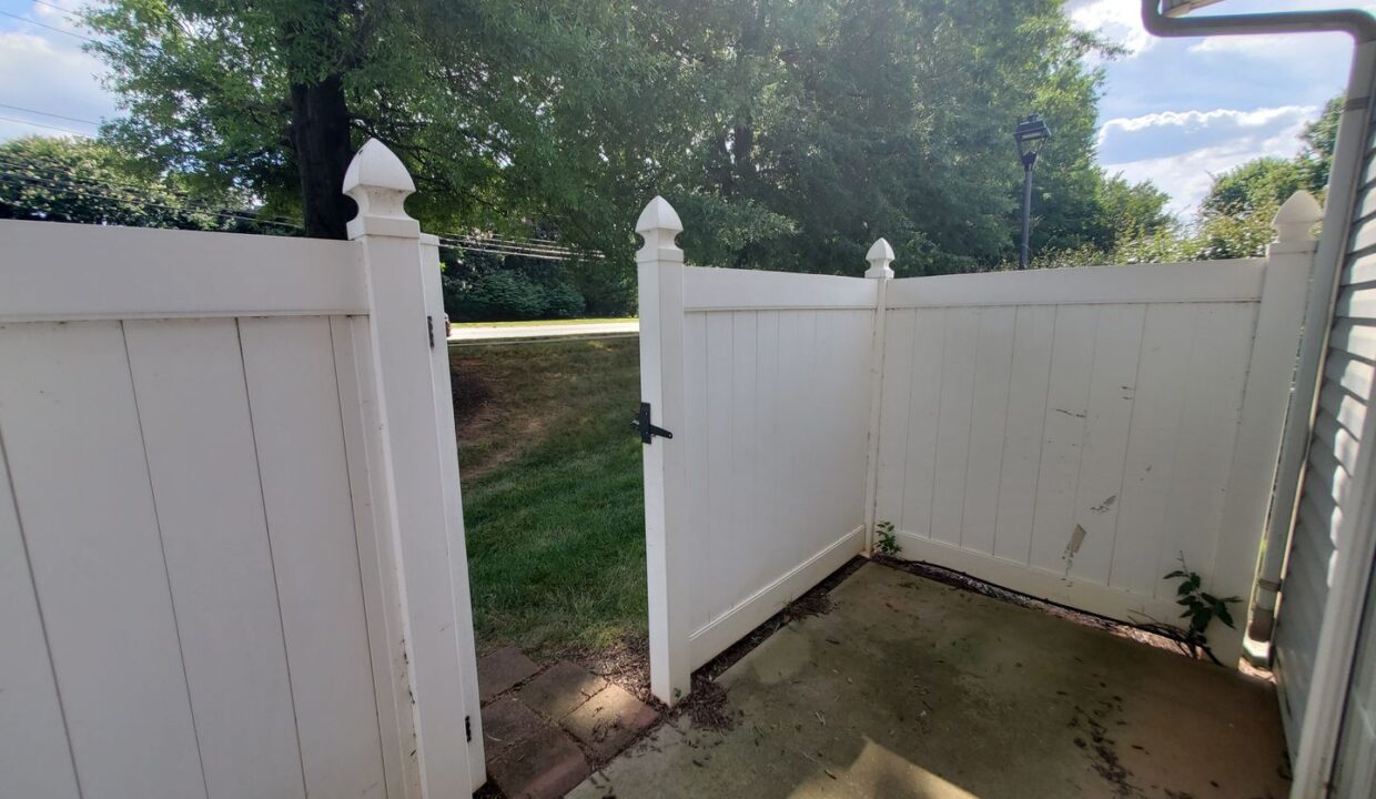 8955-Gerren-Ct-Charlotte-NC-28217-29