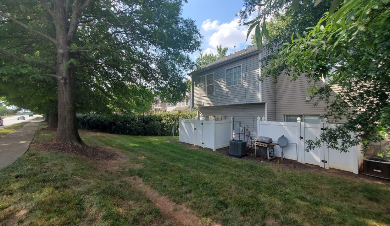 8955-Gerren-Ct-Charlotte-NC-28217-4