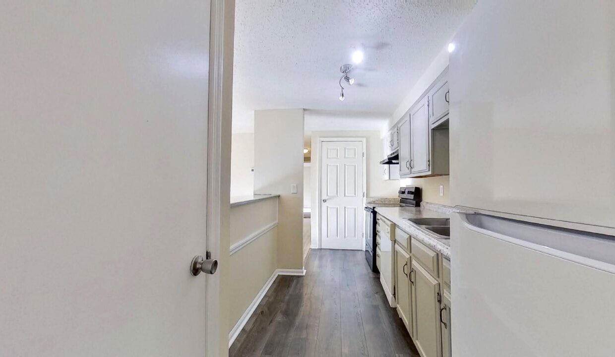 1641-Arlyn-Circle-E-Charlotte-NC-28213-14