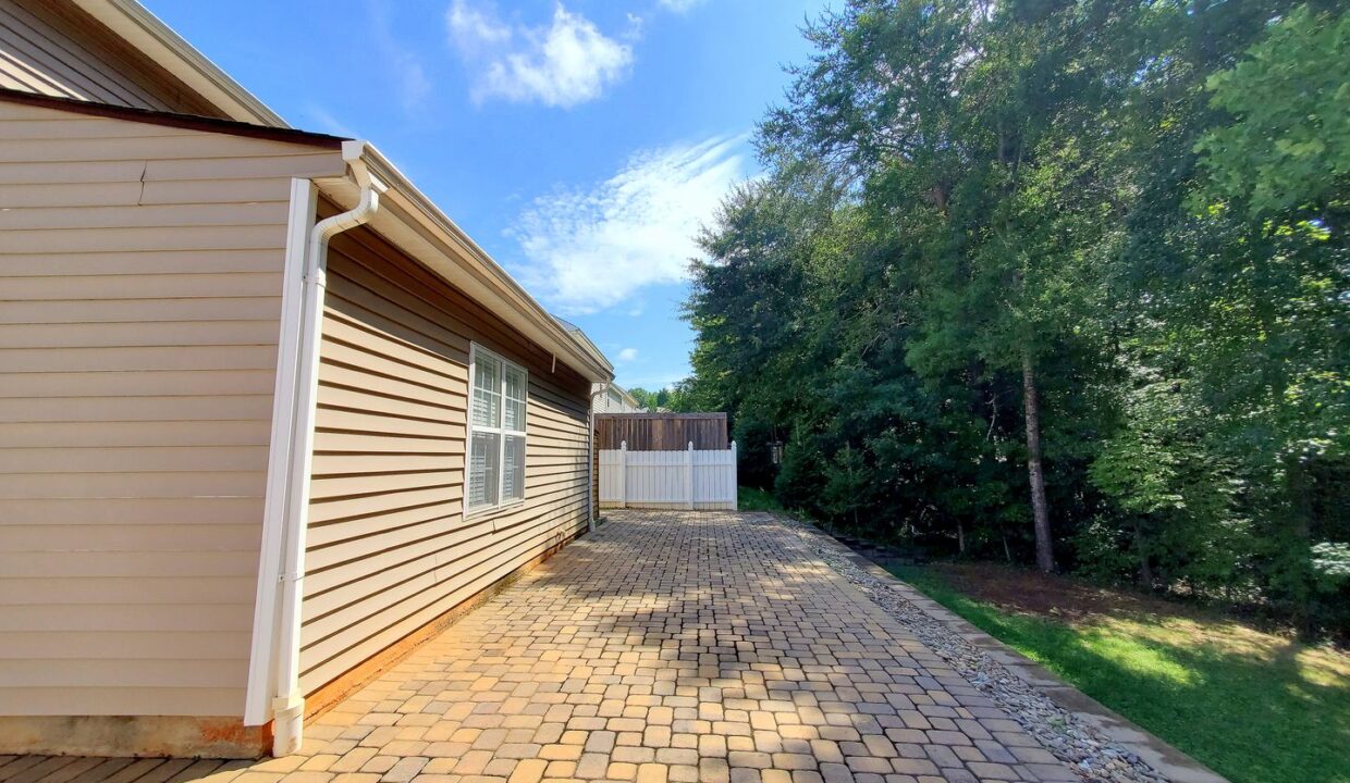 21-War-Admiral-Way-Greenville-SC-29617-19