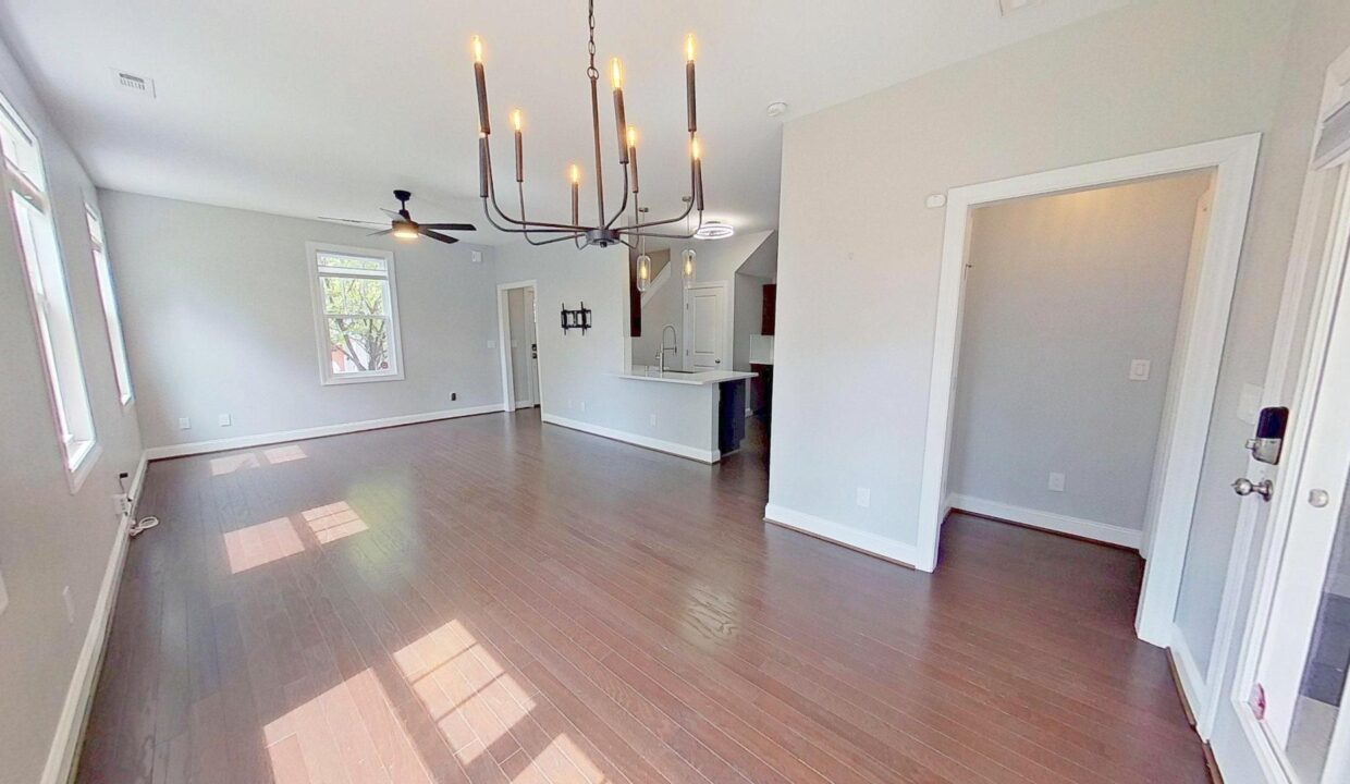 210-Pinckney-St-Greenville-SC-29601-10