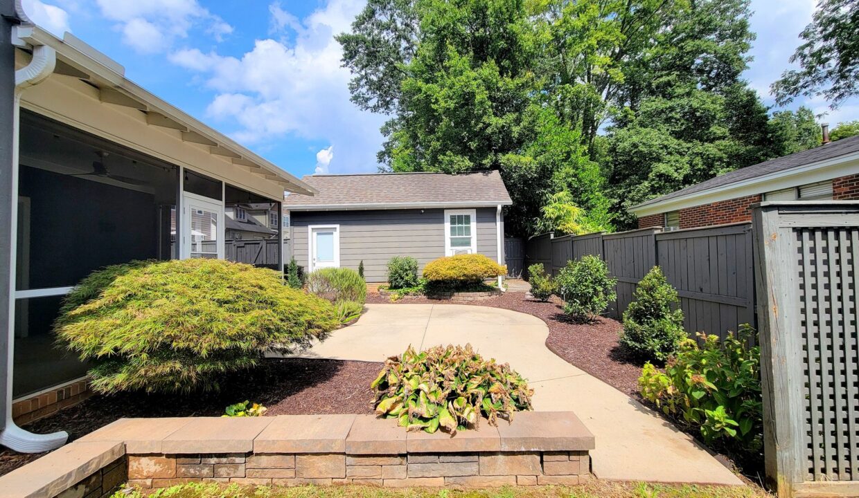 210-Pinckney-St-Greenville-SC-29601-11