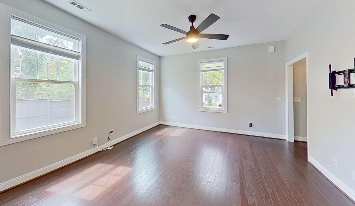 210-Pinckney-St-Greenville-SC-29601-13