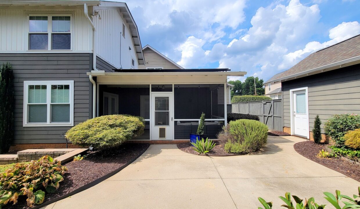 210-Pinckney-St-Greenville-SC-29601-15