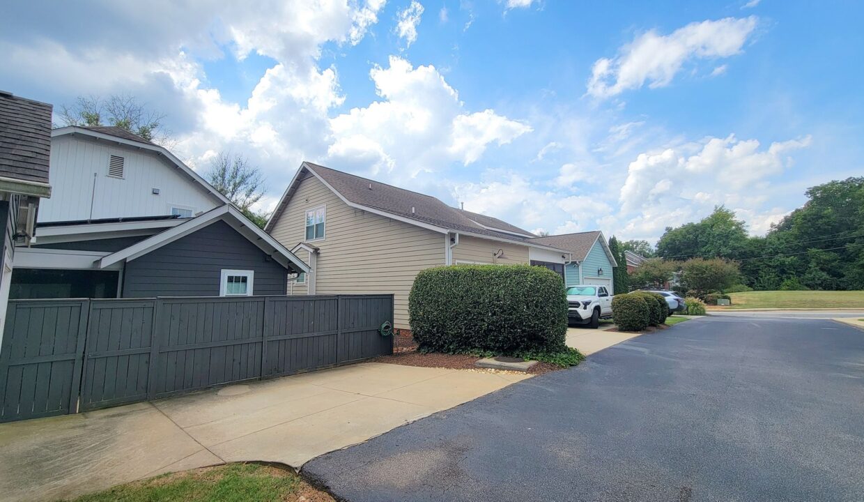 210-Pinckney-St-Greenville-SC-29601-19