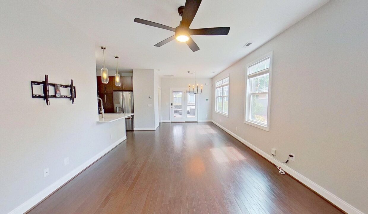 210-Pinckney-St-Greenville-SC-29601-25