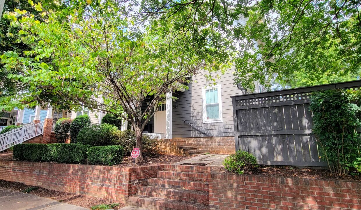 210-Pinckney-St-Greenville-SC-29601-27