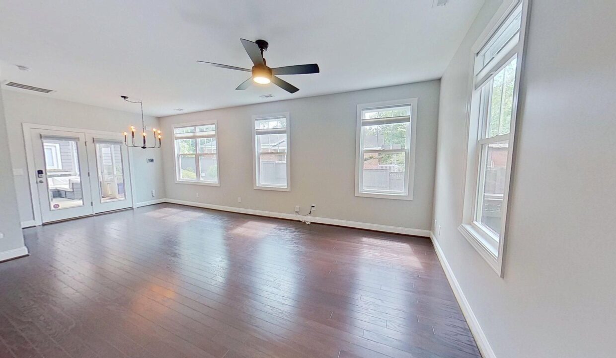 210-Pinckney-St-Greenville-SC-29601-31