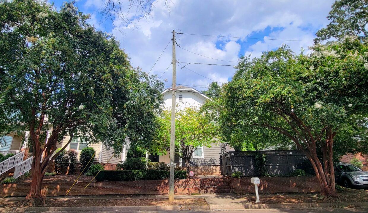 210-Pinckney-St-Greenville-SC-29601-32