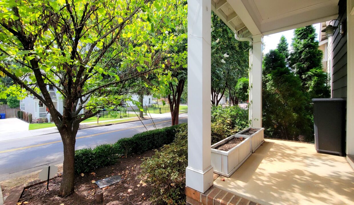 210-Pinckney-St-Greenville-SC-29601-33