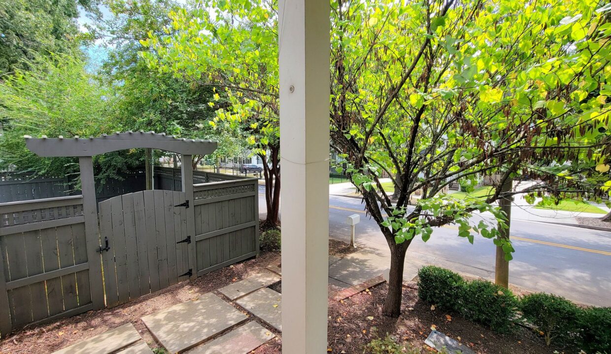 210-Pinckney-St-Greenville-SC-29601-36