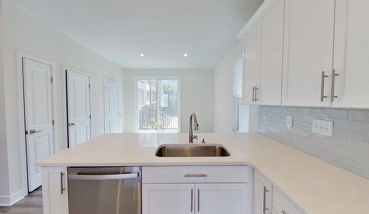 3645-S-Tryon-St-Charlotte-NC-28217-29