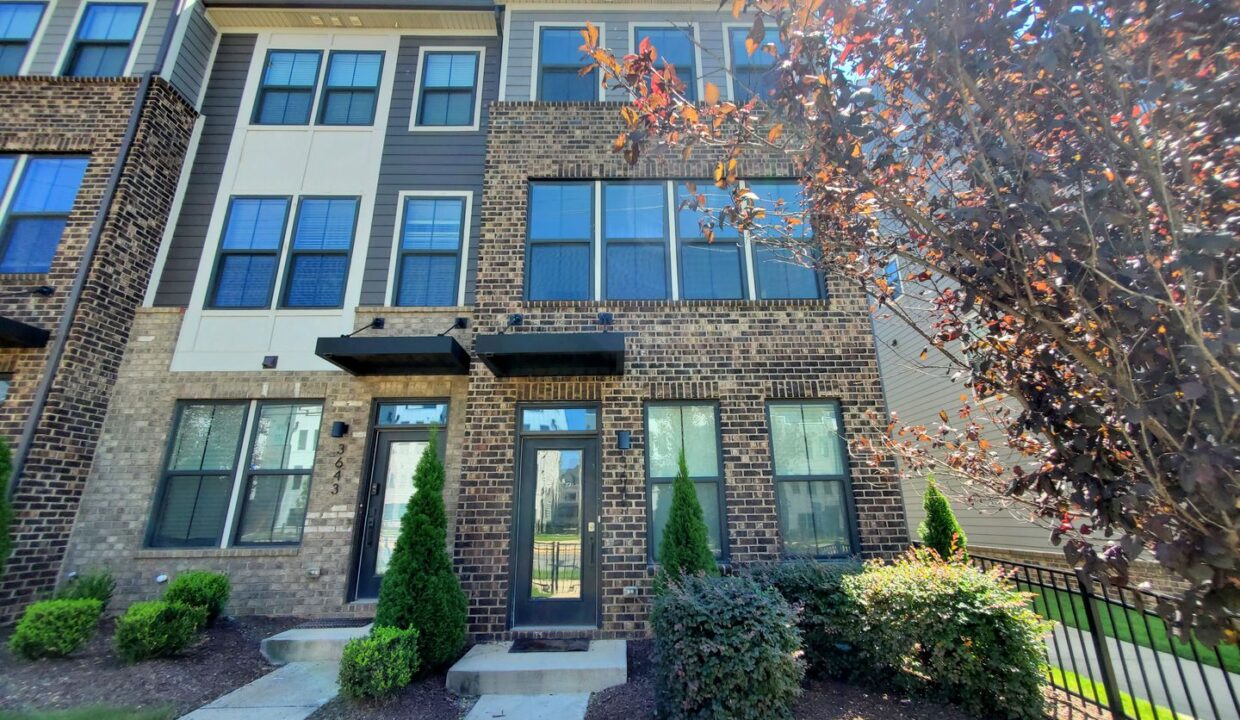3645-S-Tryon-St-Charlotte-NC-28217-32